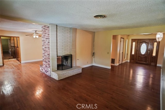 Detail Gallery Image 4 of 15 For 43770 Lively, Lancaster,  CA 93536 - 4 Beds | 2 Baths