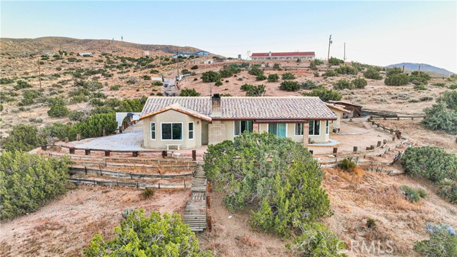 Detail Gallery Image 3 of 53 For 25624 Castlerock Rd, Apple Valley,  CA 92308 - 3 Beds | 2 Baths