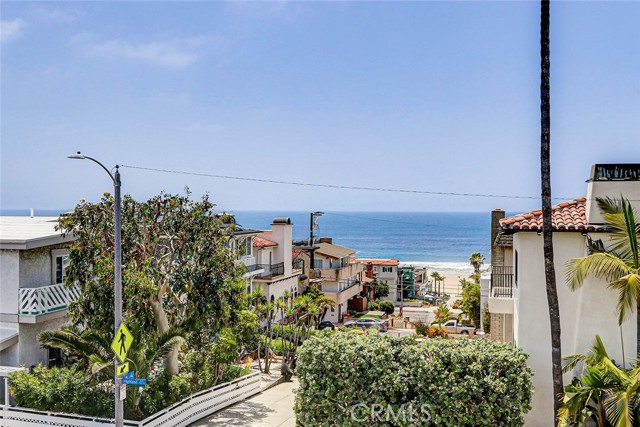 Detail Gallery Image 11 of 53 For 303 7th St a,  Manhattan Beach,  CA 90266 - 3 Beds | 3/1 Baths