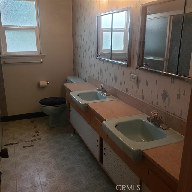 20939 Strathern Street photo 6