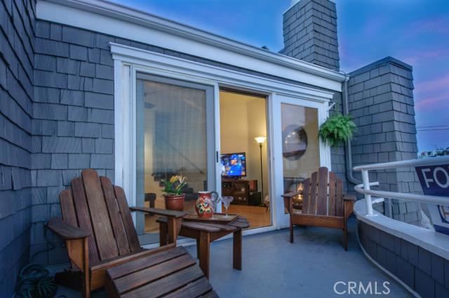 653 Manhattan Beach Boulevard, Manhattan Beach, California 90266, 2 Bedrooms Bedrooms, ,2 BathroomsBathrooms,Residential,Sold,Manhattan Beach,SB23171622