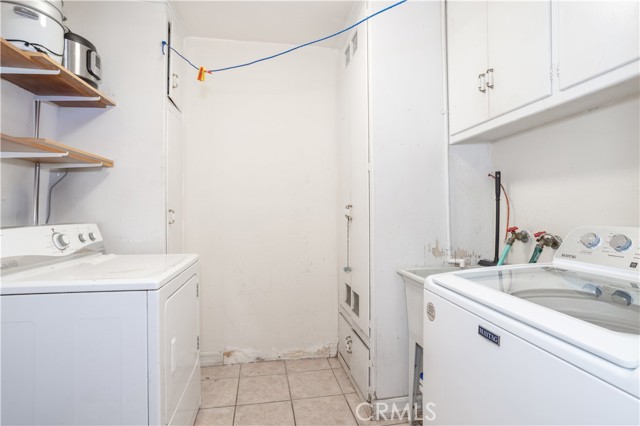 6402 Graves Avenue, Van Nuys CA: https://media.crmls.org/medias/2936e3bb-f52c-4d7a-84ca-6cbf0ddc3cda.jpg