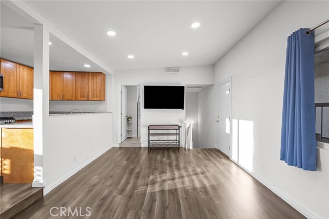 Detail Gallery Image 8 of 36 For 1523 E Windsor Rd 209a,  Glendale,  CA 91205 - 2 Beds | 1/1 Baths