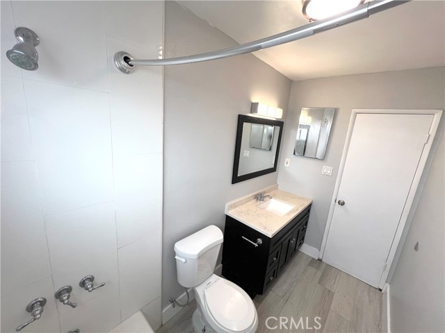 Detail Gallery Image 8 of 13 For 12706 Kornblum Ave #C,  Hawthorne,  CA 90250 - 2 Beds | 1 Baths