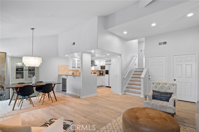 Detail Gallery Image 8 of 50 For 23 Santa Rosa Ct, Manhattan Beach,  CA 90266 - 3 Beds | 2/1 Baths