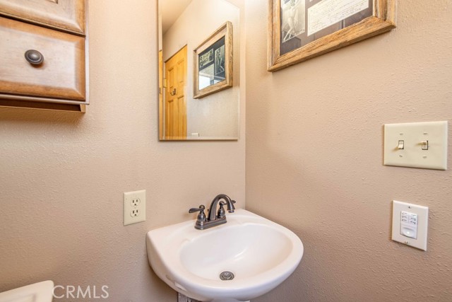 Detail Gallery Image 17 of 35 For 435 W Sherwood Bld, Big Bear City,  CA 92314 - 3 Beds | 1 Baths