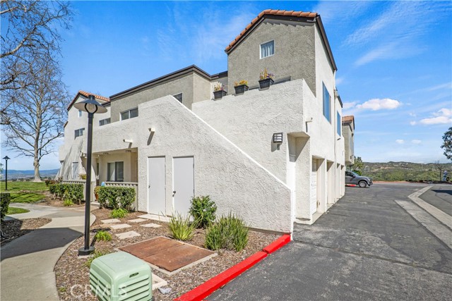Detail Gallery Image 1 of 45 For 24451 Leonard Tree Ln #201,  Newhall,  CA 91321 - 2 Beds | 2 Baths