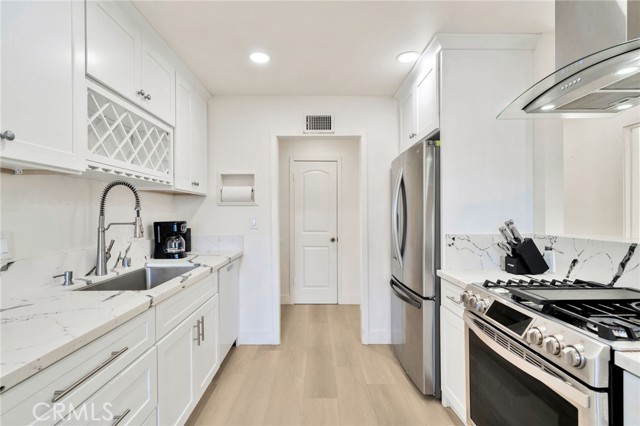 17121 Granada Lane, Huntington Beach CA: https://media.crmls.org/medias/2938a6fc-2c15-4706-8e3b-43fd54f30709.jpg