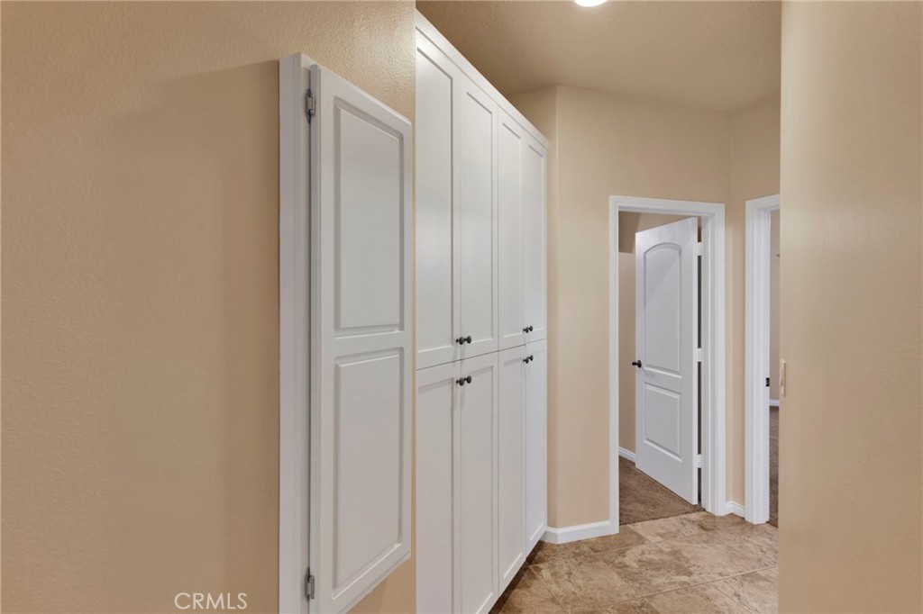 https://media.crmls.org/medias/2939f716-a558-480a-81d0-11eb55f0e293.jpg?preset=X-Large