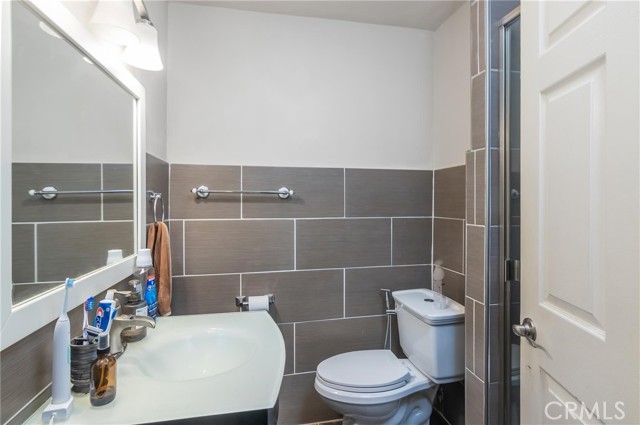 18948 Lassen Street, Northridge CA: https://media.crmls.org/medias/293a4160-45c6-4c4c-98d2-d3651e235668.jpg