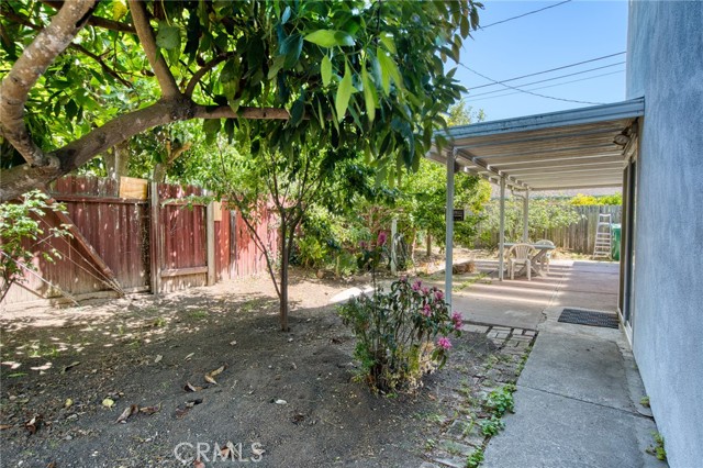 740 Walnut Lane, Santa Barbara CA: https://media.crmls.org/medias/293afcb5-0c5e-4c63-adba-9787e6a27f63.jpg