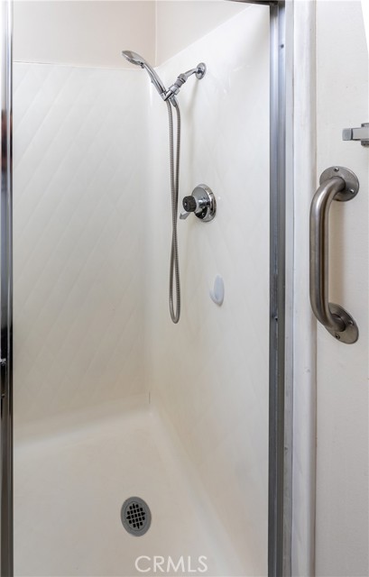 Detail Gallery Image 19 of 39 For 6849 Whitaker Ave, Lake Balboa,  CA 91406 - 3 Beds | 2 Baths