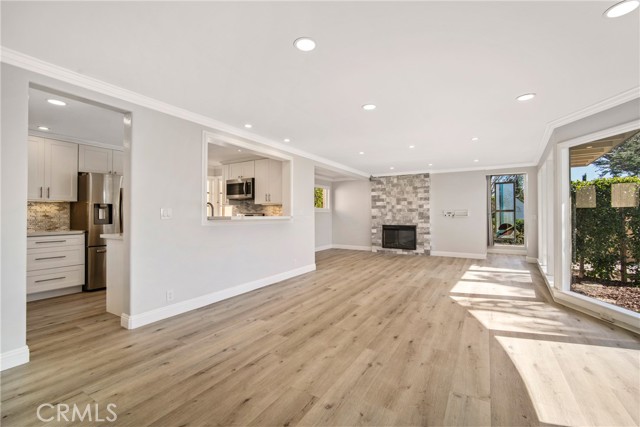 464 LOCUST, Laguna Beach CA: https://media.crmls.org/medias/293b4621-9f12-4ed3-ac25-dbb7eceee46d.jpg