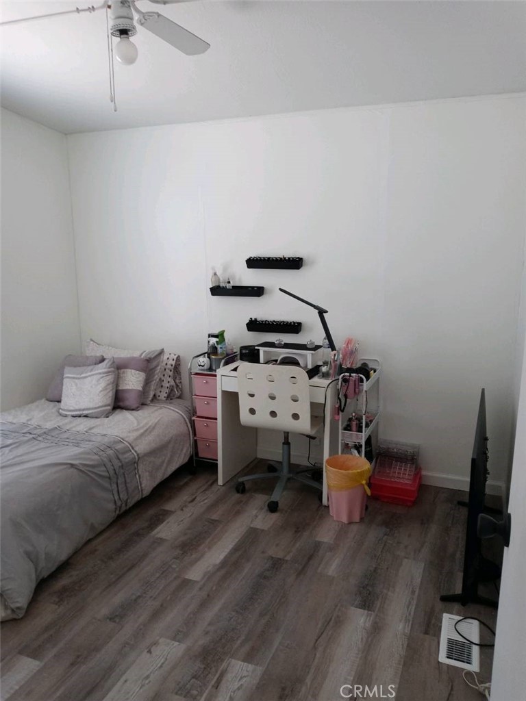 https://media.crmls.org/medias/293ba783-c3c3-44c4-a306-141be5aba181.jpg?preset=X-Large