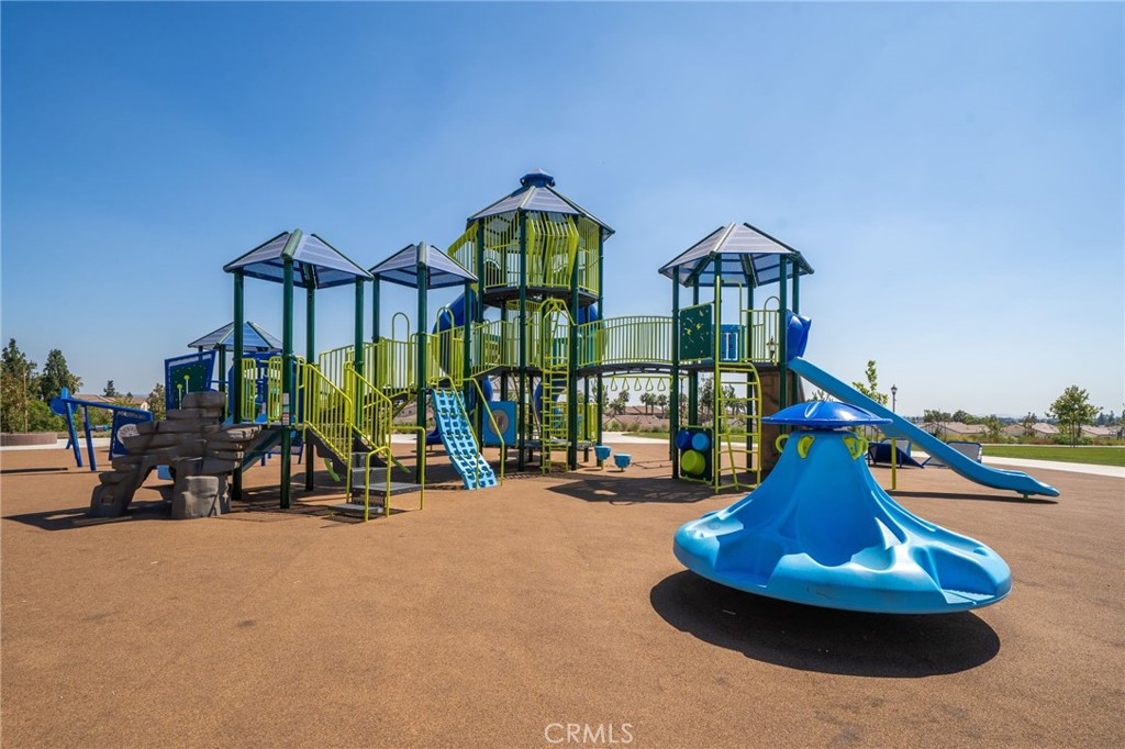 https://media.crmls.org/medias/293bf06d-7c8a-4487-83e3-7ed01dfd0eba.jpg?preset=X-Large