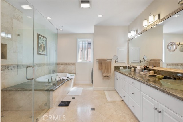 Detail Gallery Image 24 of 33 For 217 S Irena Ave #B,  Redondo Beach,  CA 90277 - 4 Beds | 2/1 Baths