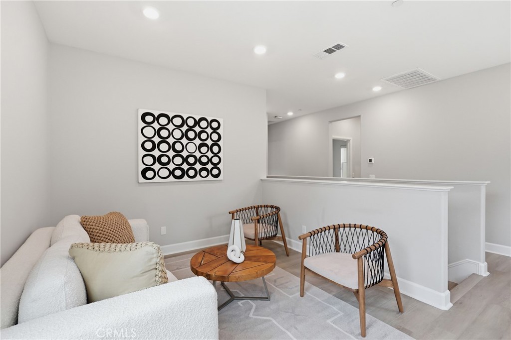 https://media.crmls.org/medias/293cc62e-b9b8-4f30-b806-e6f860530cc8.jpg?preset=X-Large