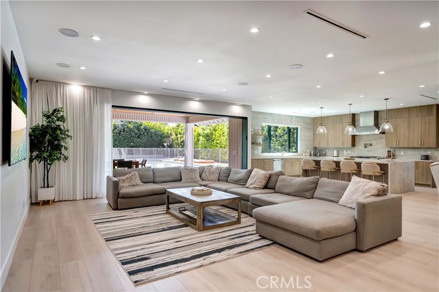 Detail Gallery Image 13 of 72 For 5355 Aldea Ave, Encino,  CA 91316 - 5 Beds | 5/1 Baths