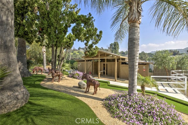 Detail Gallery Image 10 of 75 For 10555 Art St, Shadow Hills,  CA 91040 - 2 Beds | 3 Baths