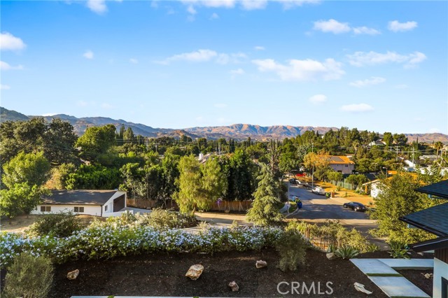 9425 Gierson Avenue, Chatsworth CA: https://media.crmls.org/medias/293e7e90-dde3-4d2a-8a06-928161515e2f.jpg