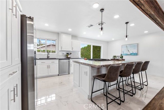 5481 Santa Gertrudes Ave, Garden Grove CA: https://media.crmls.org/medias/293f10df-5d9d-4525-b621-781136939f3f.jpg