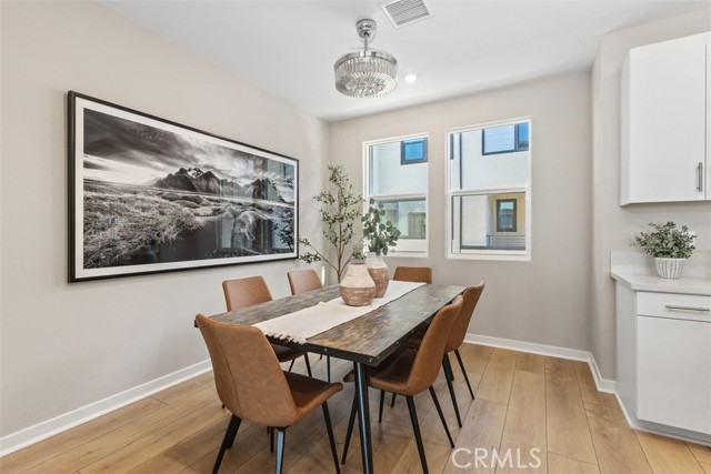 Detail Gallery Image 14 of 31 For 109 S Laxore St #303,  Anaheim,  CA 92804 - 4 Beds | 3/1 Baths