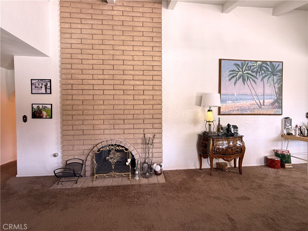https://media.crmls.org/medias/293f7409-ed19-442e-a0bc-df417a3085d3.jpg?preset=X-Large