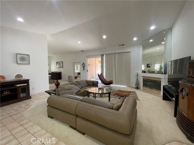 8731 Clubhouse Boulevard, Desert Hot Springs CA: https://media.crmls.org/medias/293f9a9d-d62e-40cd-8b32-038ea0cddbf9.jpg