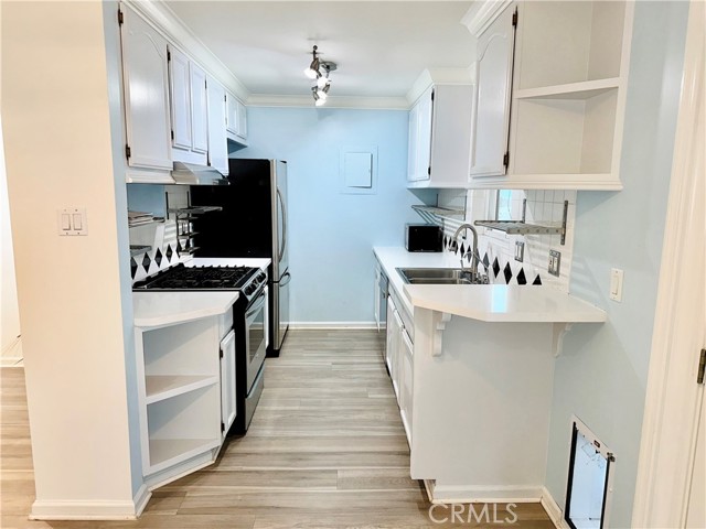 Detail Gallery Image 4 of 40 For 11138 Aqua Vista St #3,  Studio City,  CA 91602 - 2 Beds | 1/1 Baths