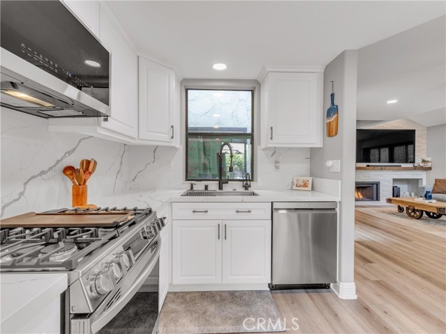 Detail Gallery Image 17 of 54 For 29729 Strawberry Hill Dr, Agoura Hills,  CA 91301 - 3 Beds | 3 Baths