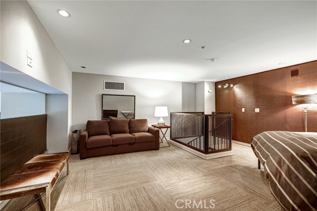 350 W Ash Street, San Diego CA: https://media.crmls.org/medias/29409c0d-cdba-4c58-a5fb-82e729b1d528.jpg