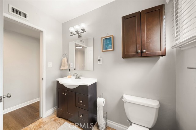 22353 Roscoe Boulevard, West Hills CA: https://media.crmls.org/medias/2940b4ef-03f5-4abf-af57-35732ce3006a.jpg