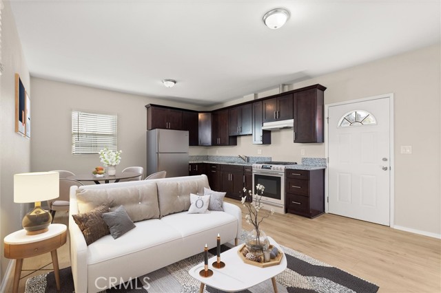 Detail Gallery Image 2 of 9 For 2907 E Sawyer St #1/2,  Long Beach,  CA 90805 - 2 Beds | 1 Baths