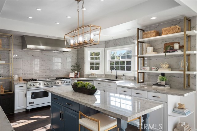 Detail Gallery Image 12 of 39 For 5 Hillsborough, Newport Beach,  CA 92660 - 4 Beds | 4/1 Baths