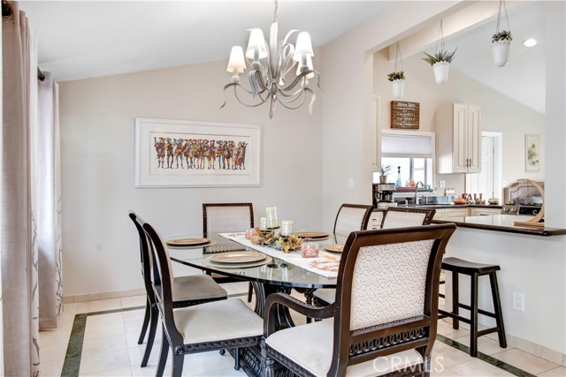 5694 Collins Place, Woodland Hills CA: https://media.crmls.org/medias/29417450-8038-407a-84ea-19414d7a9f88.jpg