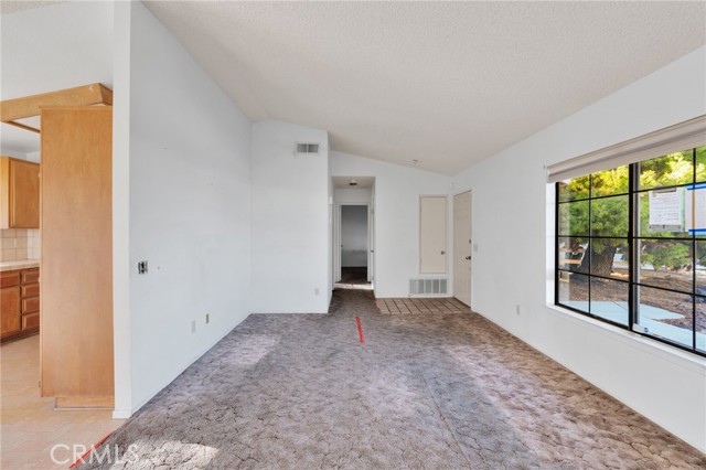 13106 Hollyberry, Victorville CA: https://media.crmls.org/medias/29425f75-e70f-42b7-99c4-c0f911245711.jpg