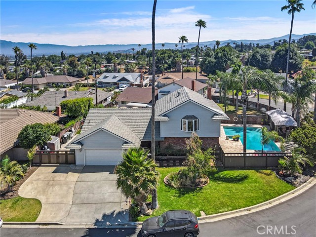 Detail Gallery Image 1 of 37 For 1971 Oakland Hills Dr, Corona,  CA 92882 - 4 Beds | 2 Baths