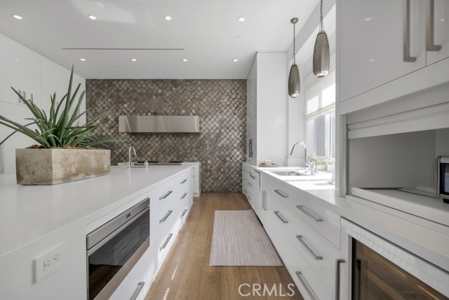 Detail Gallery Image 21 of 75 For 17950 Rancho St, Encino,  CA 91316 - 5 Beds | 6 Baths