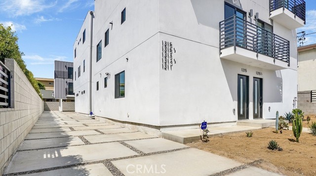 Detail Gallery Image 4 of 39 For 1215 N. Kingsley Dr #1215 1/2,  Los Angeles,  CA 90029 - 4 Beds | 4/1 Baths