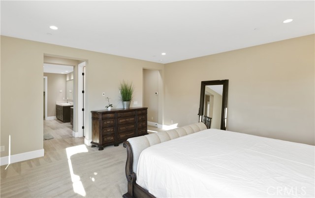 Detail Gallery Image 40 of 61 For 115 Candleglow, Irvine,  CA 92602 - 5 Beds | 5/1 Baths