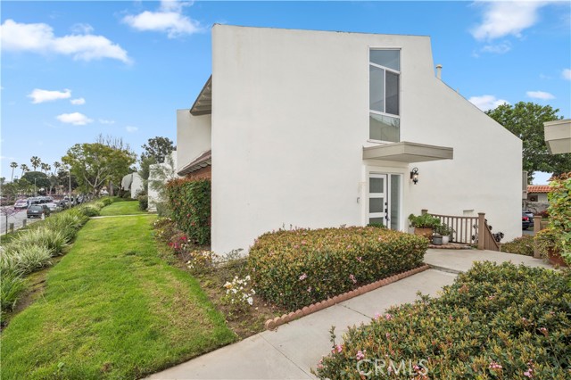 Detail Gallery Image 17 of 18 For 2010 Barranca, Newport Beach,  CA 92660 - 3 Beds | 2 Baths