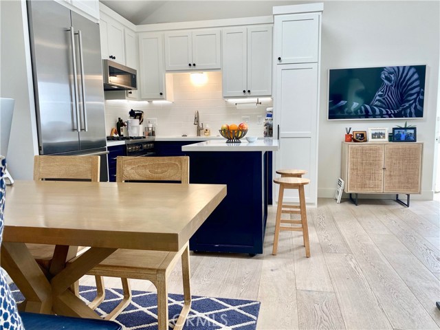 Detail Gallery Image 7 of 11 For 212 1/2 Garnet Ave, Newport Beach,  CA 92662 - 2 Beds | 2 Baths