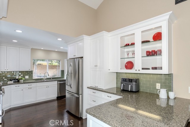 Detail Gallery Image 12 of 55 For 19542 Drybrook Ln., Huntington Beach,  CA 92646 - 4 Beds | 2/1 Baths