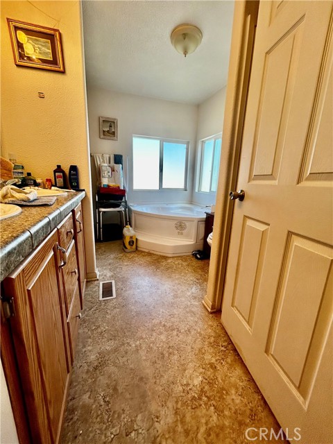 Detail Gallery Image 14 of 21 For 1536 S State St #99,  Hemet,  CA 92543 - 3 Beds | 2 Baths