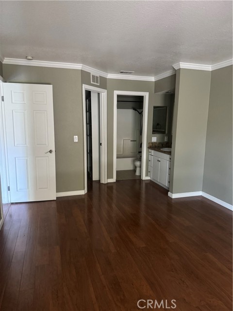 25651 Unit E Indian Hill Ln, Laguna Hills CA: https://media.crmls.org/medias/2947e86b-737e-494d-9090-a9045a525eac.jpg