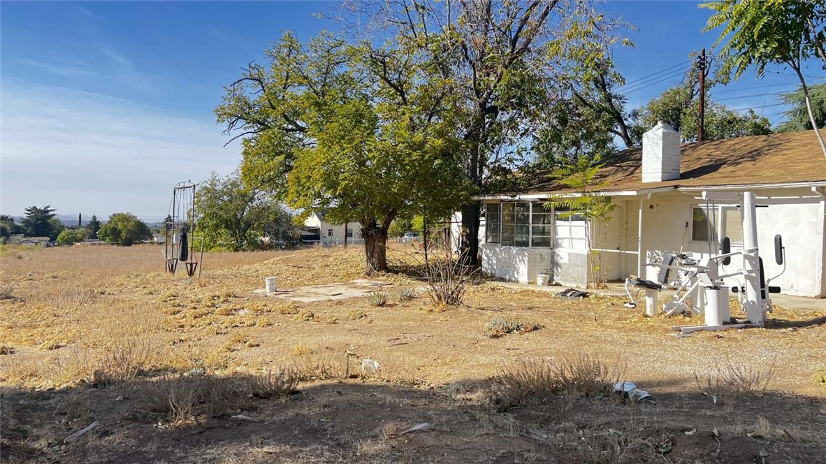 Detail Gallery Image 2 of 5 For 12812 Douglas St, Yucaipa,  CA 92399 - 3 Beds | 2 Baths