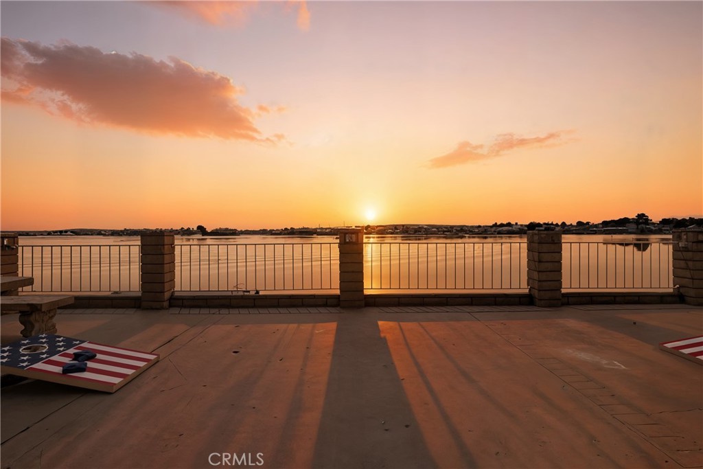 https://media.crmls.org/medias/29484929-972c-4eb2-bc46-528a3f5f18b4.jpg?preset=X-Large