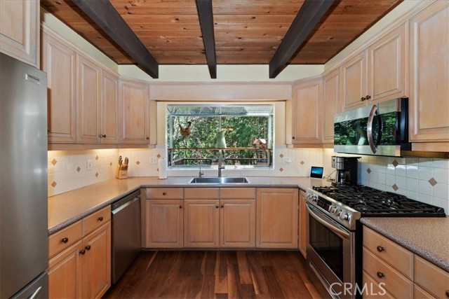 Detail Gallery Image 11 of 49 For 415 Golf Course, Lake Arrowhead,  CA 92352 - 4 Beds | 3/1 Baths