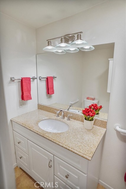 Detail Gallery Image 13 of 35 For 19139 Avenue of the Oaks #C,  Newhall,  CA 91321 - 2 Beds | 1 Baths