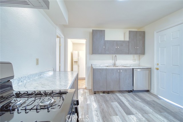 Detail Gallery Image 8 of 19 For 16636 Lakeshore Dr, Lake Elsinore,  CA 92530 - 3 Beds | 2 Baths